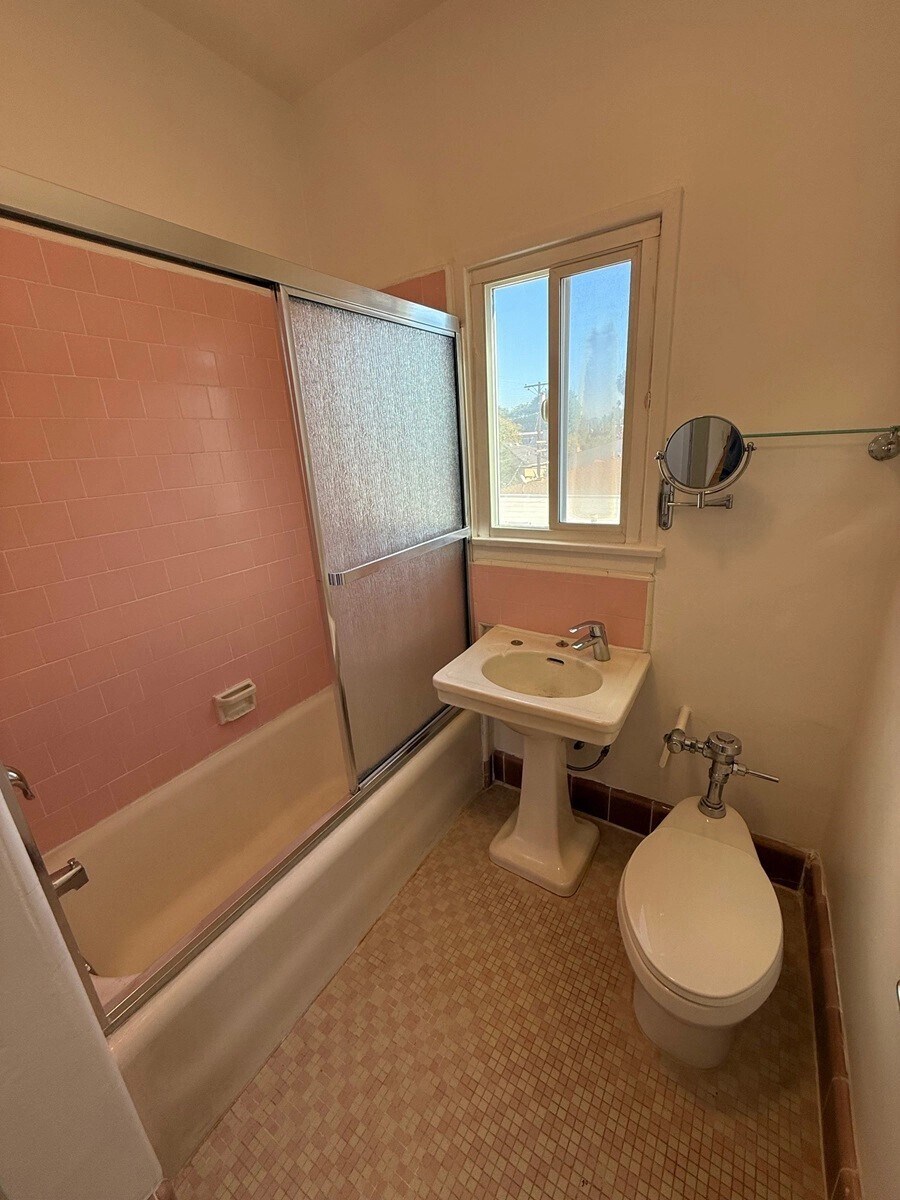 Building Photo - 1154 N Curson Ave