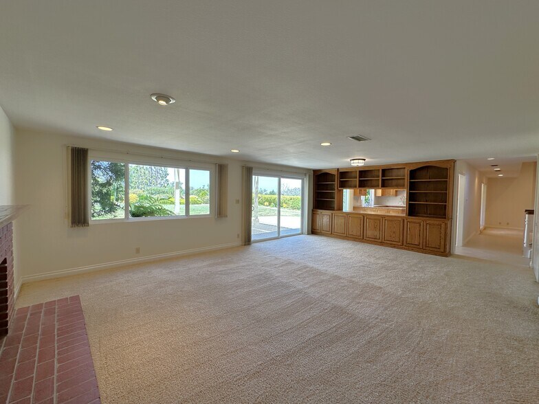 Building Photo - 26543 Academy Dr