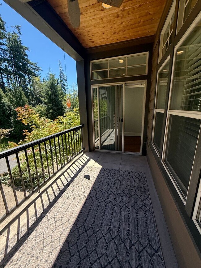 Building Photo - Stunning Contemporary townhome in Coveted Peterkort Woods, near St. Vincent's in Cedar Mill