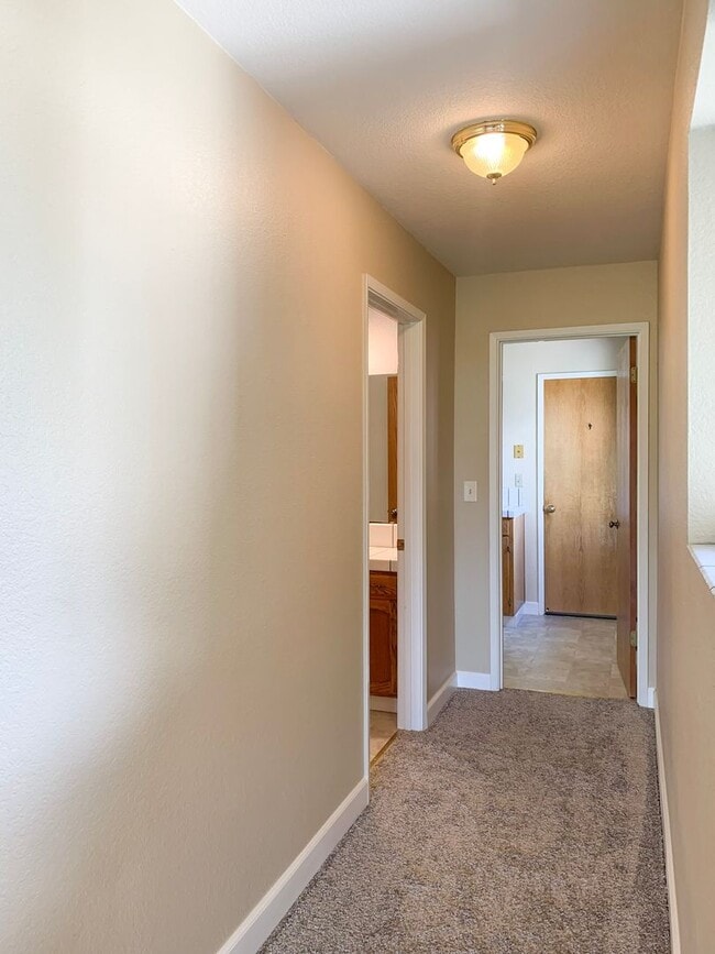 Building Photo - 2 Bedroom / 2.5 Bath Condo in Ridgemark