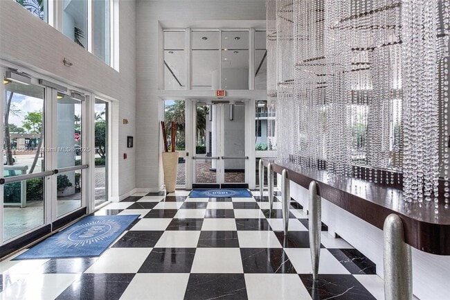 Building Photo - 1800 N Bayshore Dr