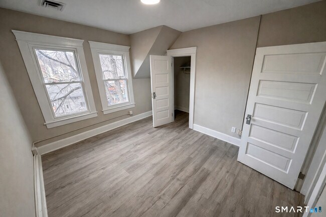 Building Photo - 166 Sherman Ave