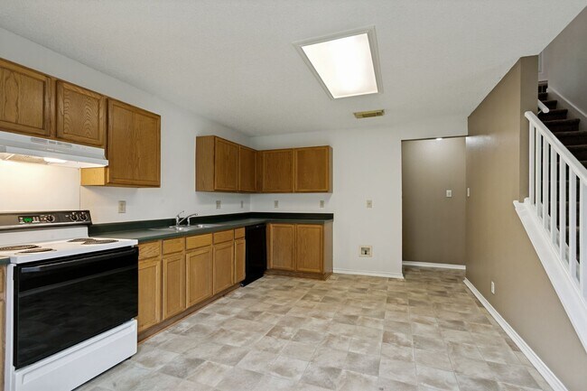 Building Photo - 3-BEDROOM HOME IN GUILBEAU PARK