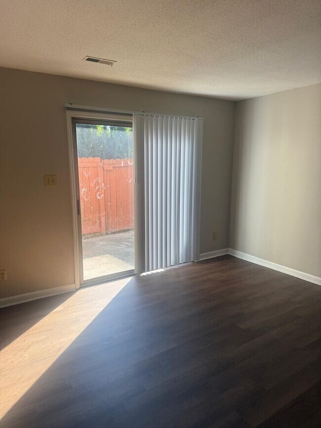 Building Photo - 3529 Lynhaven Dr