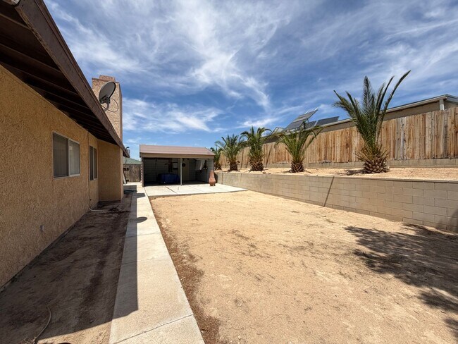 Building Photo - 3 Bedroom 2 Bathroom House with 2 Car Garage Located in Lenwood
