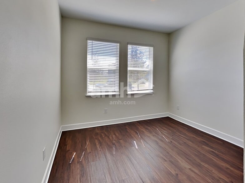 Building Photo - 3783 Lake Bluff Loop
