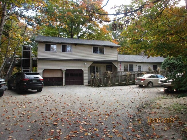 Building Photo - 174 Pattee Hill Rd