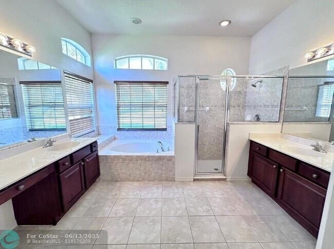 Building Photo - 2811 Serenity Cir S