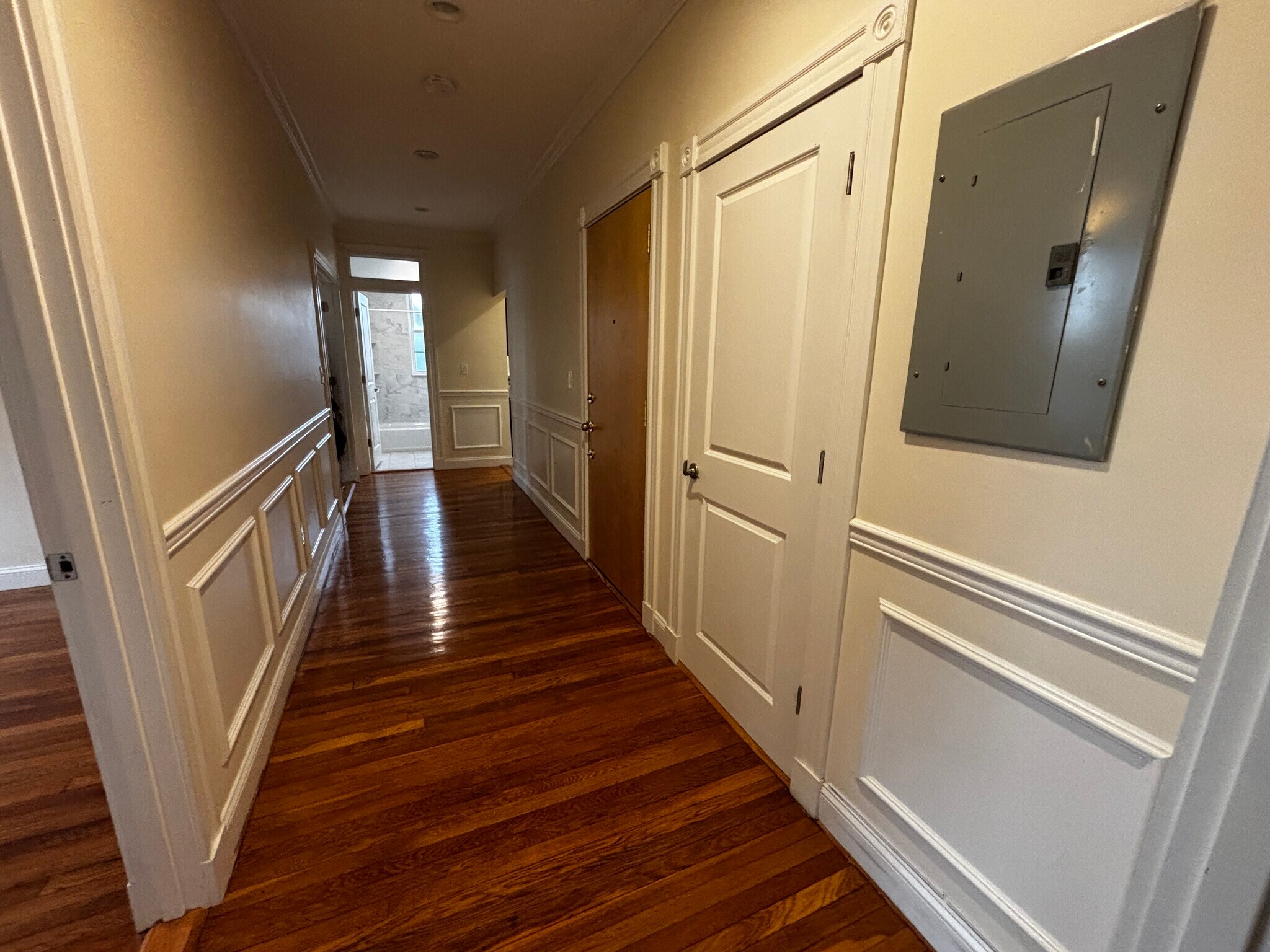 Building Photo - 18 Glenville Ave