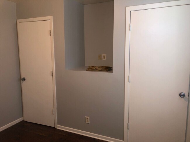 Building Photo - Beautiful Home next to Paddock Lake (3BR/1.5BA)