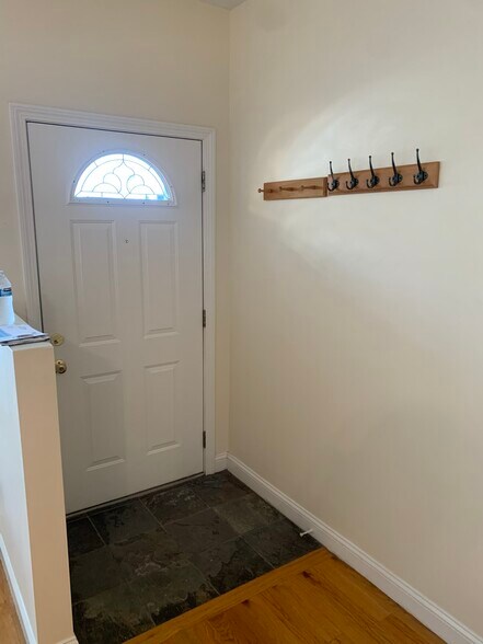 Building Photo - 202 Hurley St