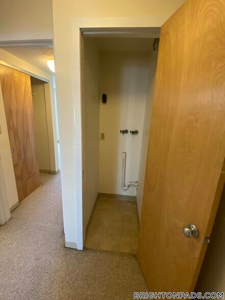 Building Photo - 140 N Beacon St