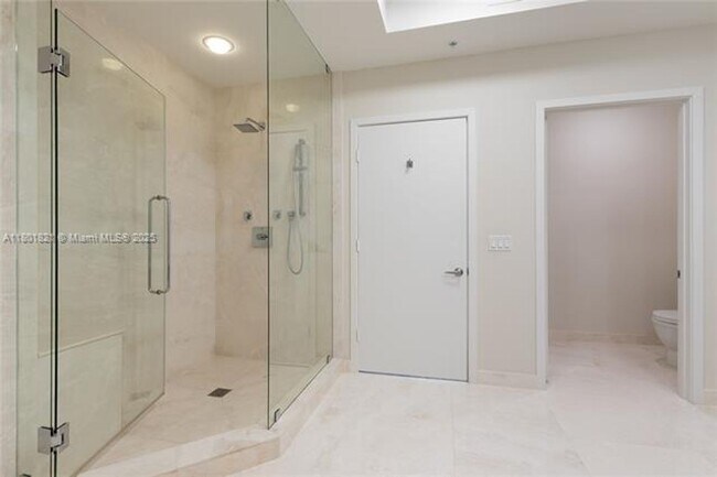 Building Photo - 17111 Biscayne Blvd