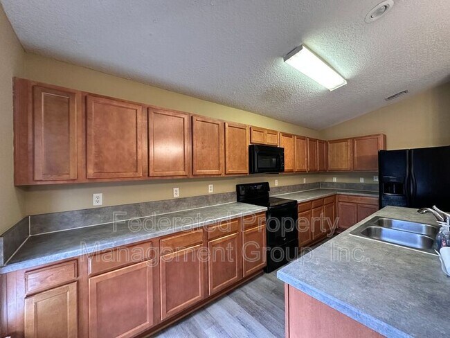 Building Photo - 2231 Brian Lakes Dr E