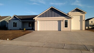 Building Photo - Newer 3/2 Rathdrum Rancher with RV Garage