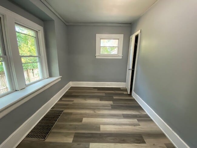 Building Photo - Roomy Goodyear Heights 5-Bed with Finished...