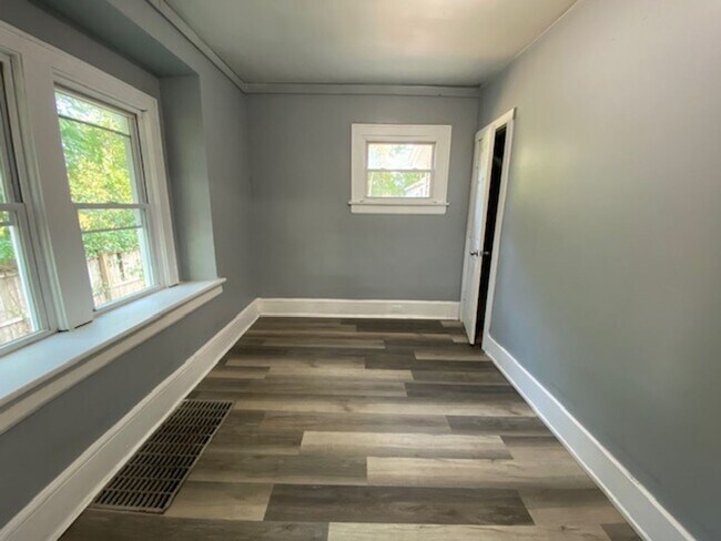 Building Photo - Roomy Goodyear Heights 5-Bed with Finished Attic, Fenced Yard & Garage — Fresh, Bright, Ready for...