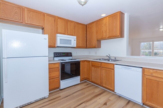 Building Photo - 3 Bed/2 Full,2 Half Bath Townhome in Martinsburg, WV