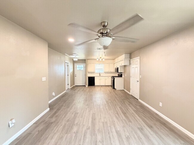 Building Photo - 8941 E 57th St