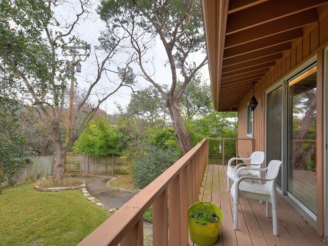 Building Photo - 6001 Highland Hills Dr