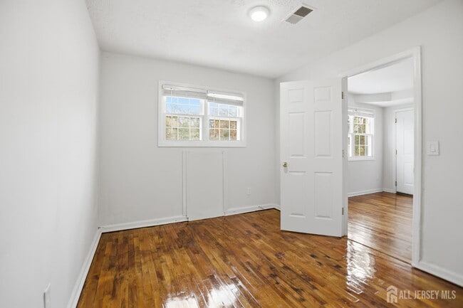 Building Photo - 71 College Dr