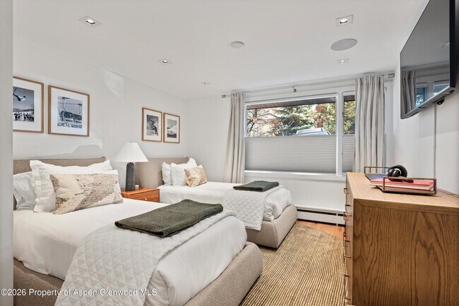 Building Photo - 731 S Mill St