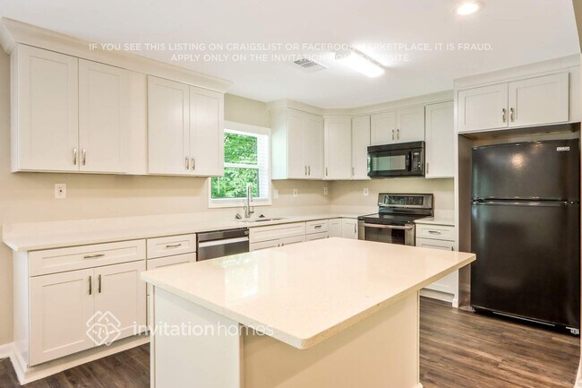 Building Photo - 5888 Simone Dr