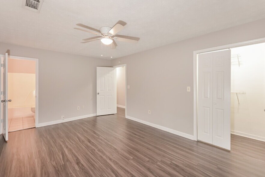 Building Photo - 3296 Goldenchain Dr