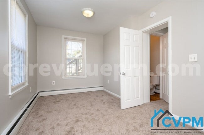 Building Photo - 16 2nd Ave S