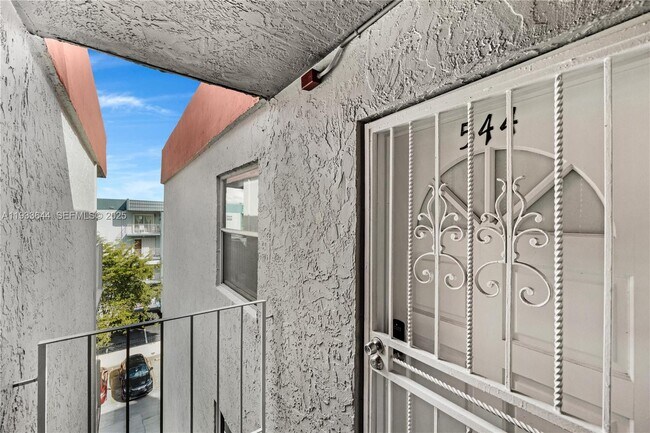 Building Photo - 1750 W 46th St