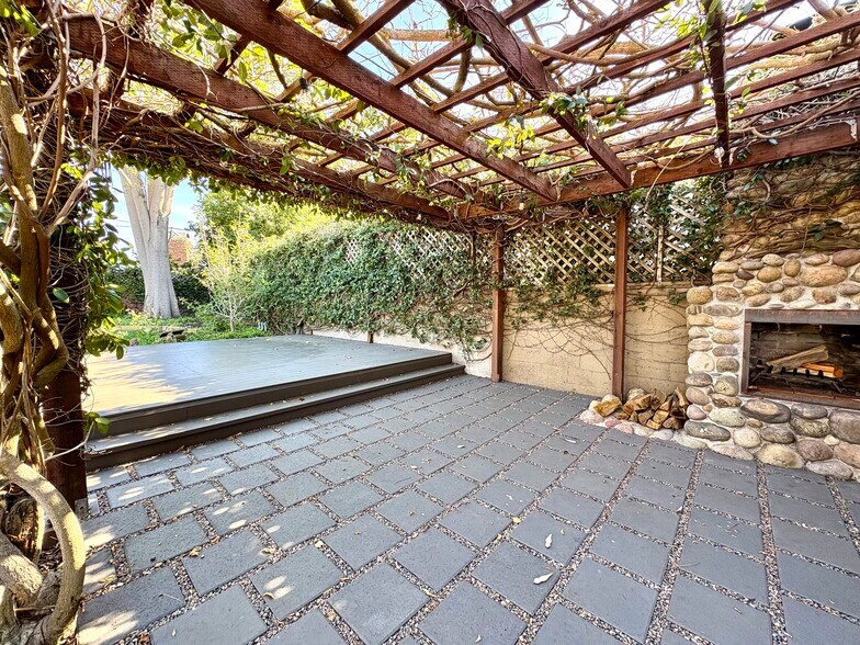 Building Photo - 3306 Gibson Pl