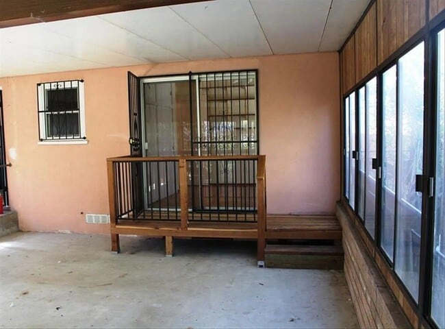 Building Photo - 3 BR / 1.75 BA detached single-family home...