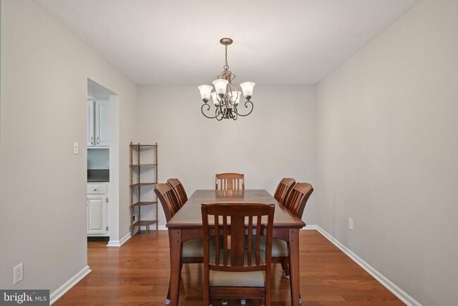 Building Photo - 505 Oliphant Ln