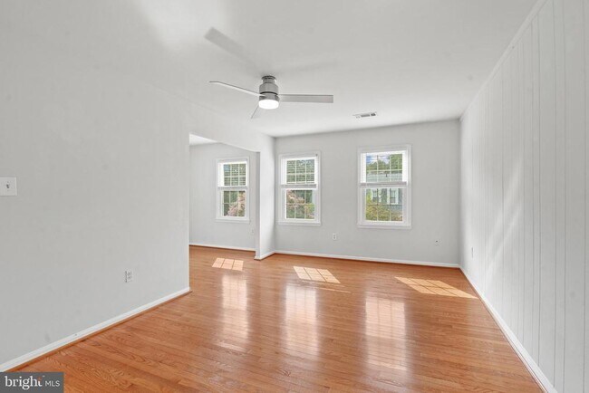 Building Photo - 9932 Longford Ct