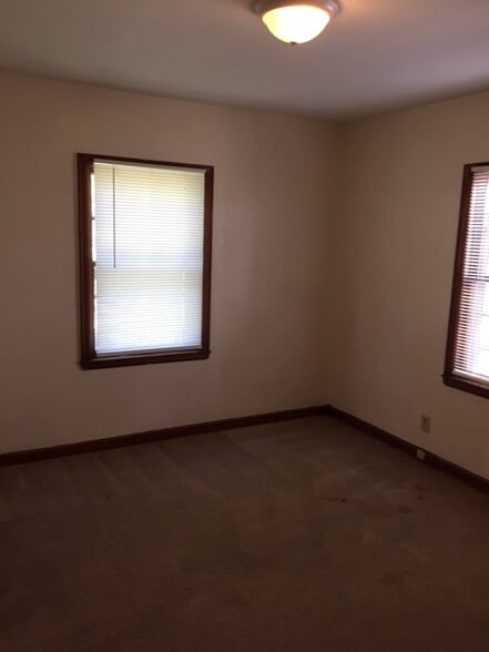 Building Photo - 2316 SE Ohio Ave