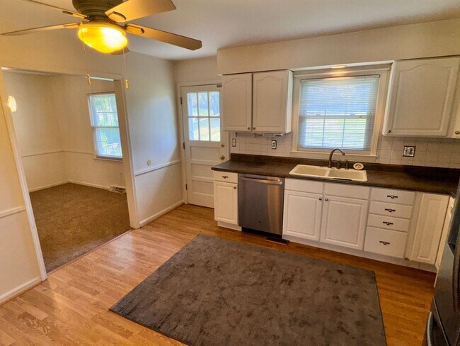 Building Photo - Beautiful House in Tates Creek! 4 BR, 2.5 ...