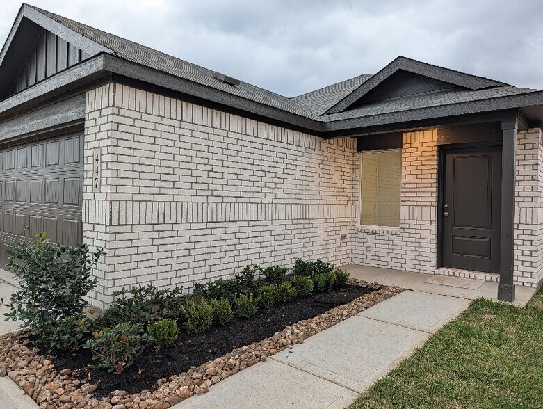 Building Photo - 447 Southern Magnolia Wy