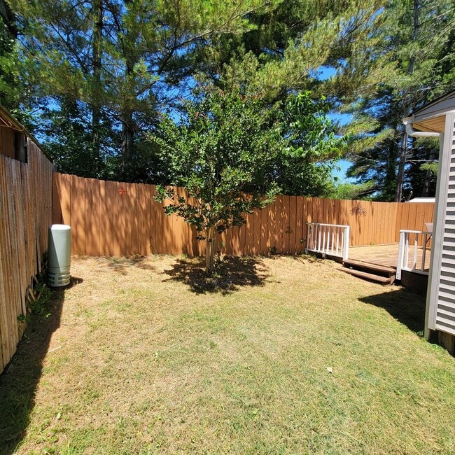 Building Photo - 3/2 Townhouse-Cookeville City Limits-End Unit