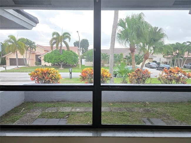 Building Photo - 9431 Sun Pointe Dr