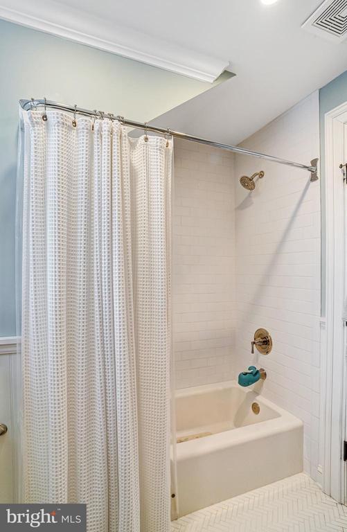 Building Photo - 7153 Main St