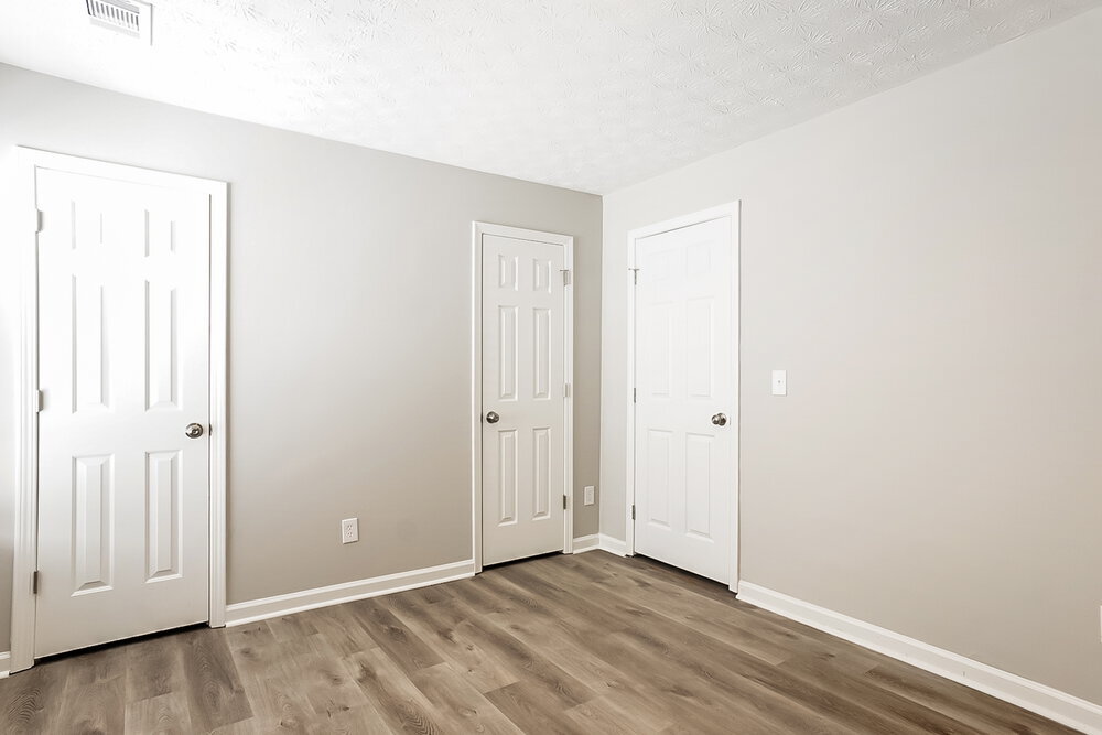 Building Photo - 444 Village Bluff Dr