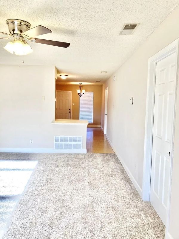 Building Photo - 725 Chaparral Cir