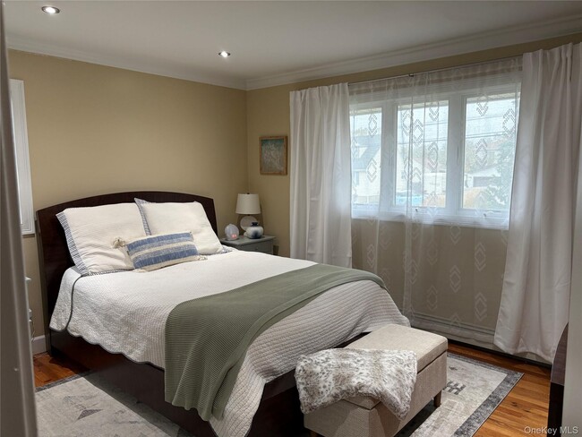 Building Photo - 3610 Ionia St