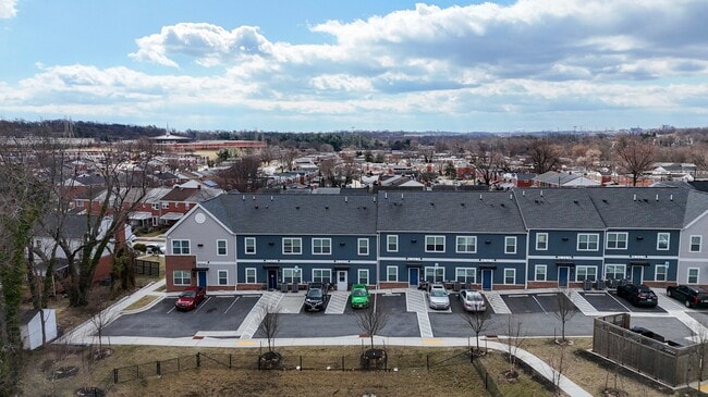Building Photo - 4907 Hamilton Ave