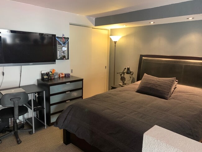 Building Photo - 777 Sixth Ave