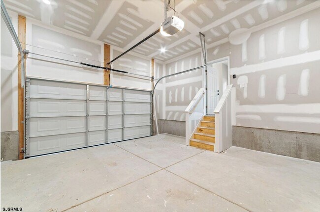 Building Photo - 447 Redwood Ave