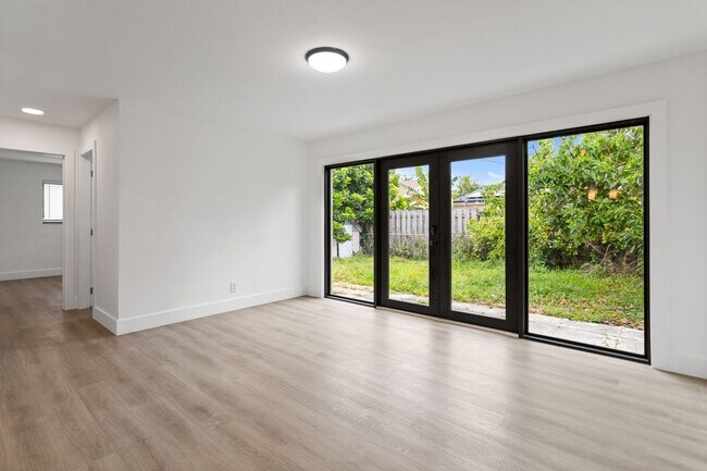 Building Photo - Beautiful home in quiet neighborhood
