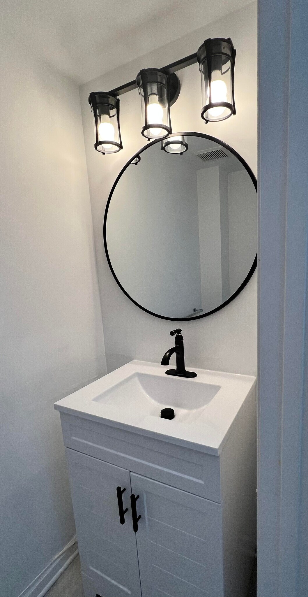 Powder room in foyer - 95 Timothy Cir