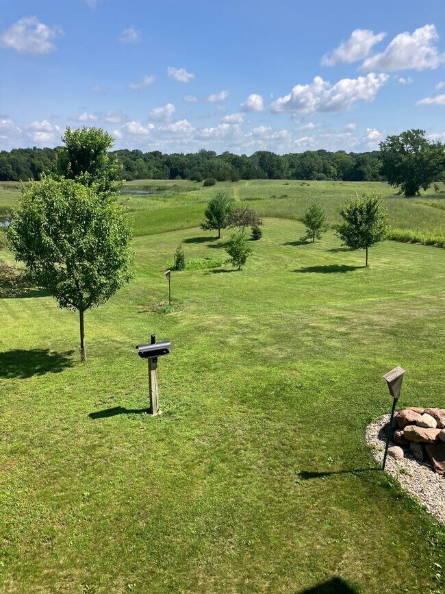 Building Photo - 220 Meadow Woods Dr