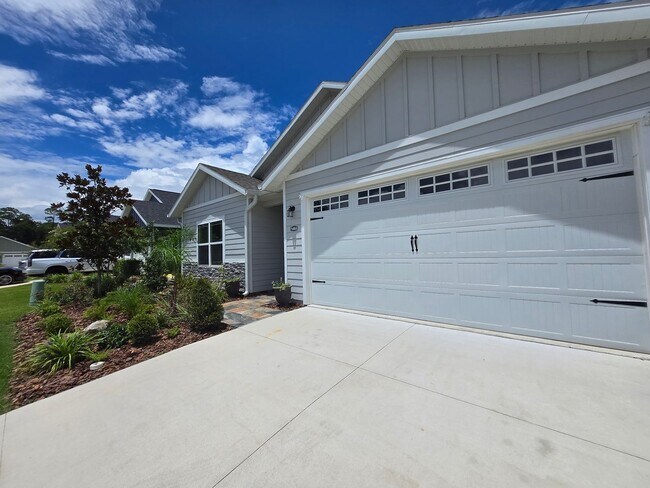 Building Photo - Beautiful 3-Bedroom, 2.5 Bath Home in Desi...